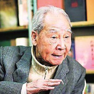 93岁翻译家许渊冲: 翻译的快乐对于我就像水和