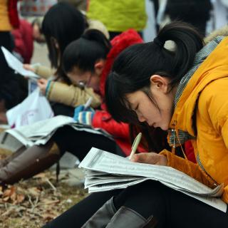 【不喜欢本专业也没特长的大学生如何找工作?