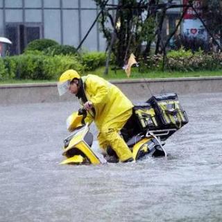 【暴雨里送餐还被辱骂三分钟!凭什么啊?!】在