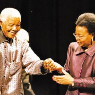 【非洲三万里12|格雷萨马歇尔的美丽(下)】在线收听_晚8点读书频道_荔枝FM