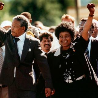 【南非的兴盛与衰落:一个国家,两个世界!】在线