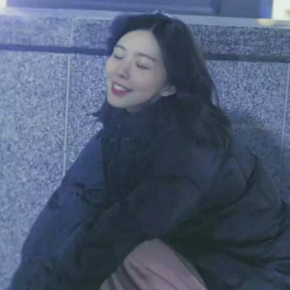 歌手封茗囧菌真实照片_歌手以冬姑娘真实照片_不才歌手真实照片-圈子花园图片