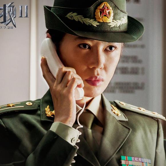 00:00 00:00  1 随着《战狼2》转眼突破了50亿票房大关,炙手可热的不
