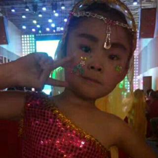 【[城东小学一一班]王宇桐背诵《7课课文组词