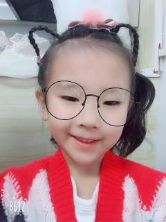 杨涵茜《桌上有只小竹萝》