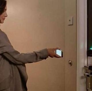 入住酒店，智能手机代替房卡