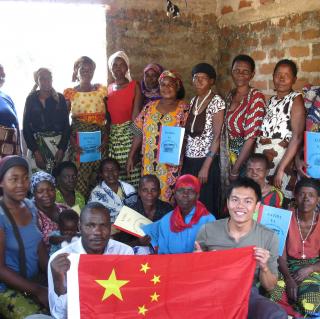 硬地生活－“外面的世界”中国大学生的非洲志愿者之旅（国语）