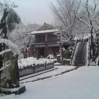 听，雪花落地的声音  文/朗读   海平