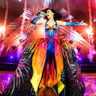 【娱乐前沿】水果姐Katy Perry"棱镜"巡演广州站票房火爆 上海站加演