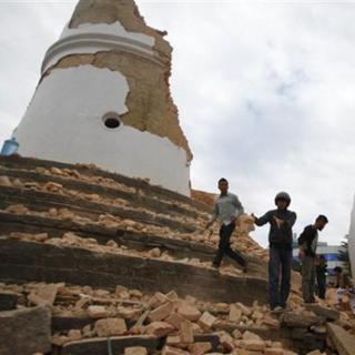 Nepal Quake: Over 1,000 Dead, History Razed, Everest Shaken