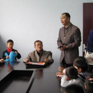 “王叔叔讲故事”带领孩子听吴和春讲救灾故事