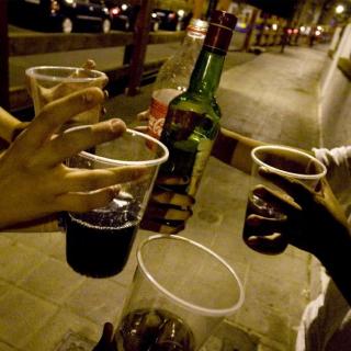 Vol.26- El "Botellón" 西班牙的街头饮酒文化