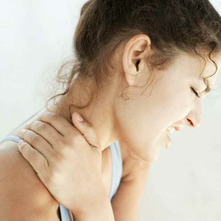 JK006. How to relieve stiff neck pain 怎样缓解落枕造成的疼痛

 