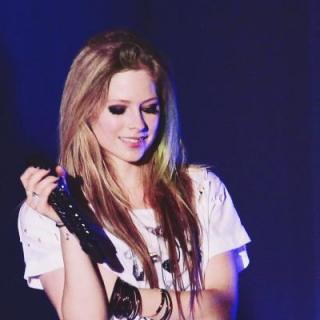 【福利】Avril Lavigne——Black Star