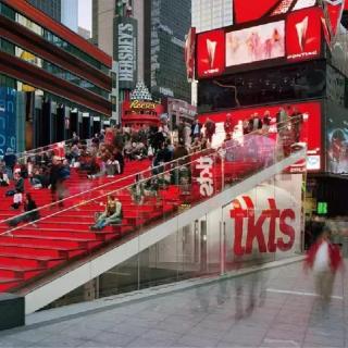 纽约 | 时代广场上的一段阶梯，让中国城市瞬间落后50年。