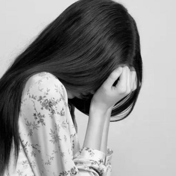 想你的夜晚  想你的夜晚 我又坐在窗前 轻轻的打开窗儿 沉思在桌前