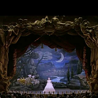 歌剧魅影-think of me 最喜欢的一部歌剧电影。浪漫而又心碎。