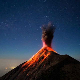 为什么火山会“喷火”