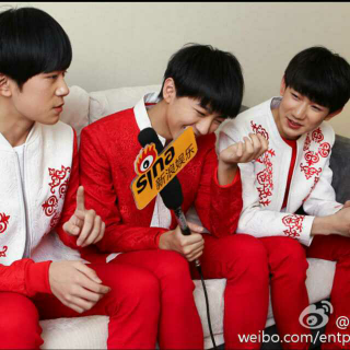 新浪娱乐猴年春晚对话TFBOYS