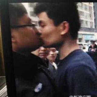 【专访】柳州男子强吻城管事件
