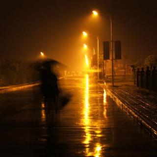 逆风•倾听流年——雨夜，晚归人