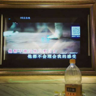 敬往事一杯酒，再爱也不回头。