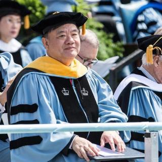 《双语新闻》：美国哥伦比亚大学授予陈竺、潘基文荣誉博士学位