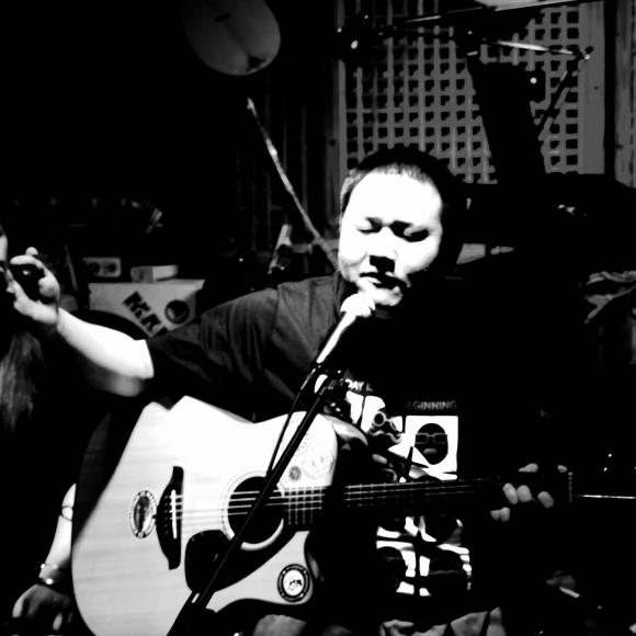 词/曲/编曲/吉他/尤克里里/摇奏乐器/混音:聂禹 和声/小提琴:宋庆怡