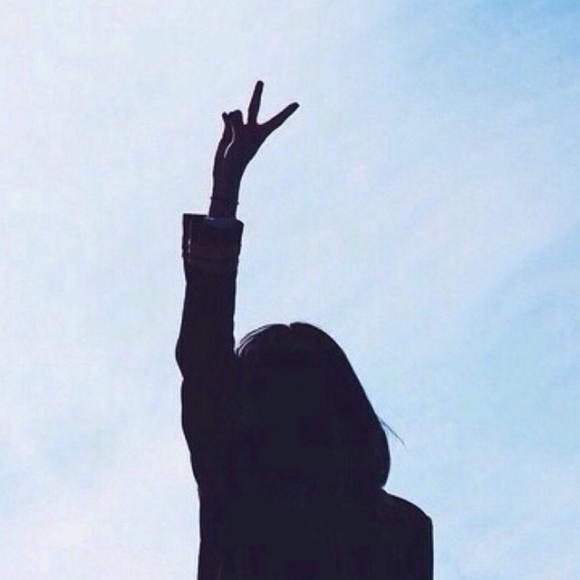 每个人都在用力活着.用他自己的方式.