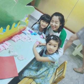 锦艺·童画果果老师讲故事—《我想吃一个小孩》