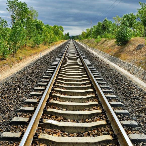 两个人之间的关系就是是这样,最佳莫过于简单,纯粹的平行线,也许不会