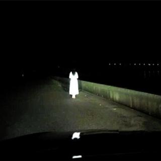 一人一个鬼故事《桥墩上的白衣女人》