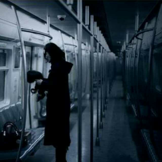 地铁鬼故事-他们都看不见我