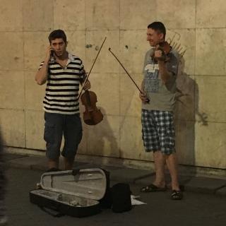 布达佩斯街头音乐双人小提琴演奏