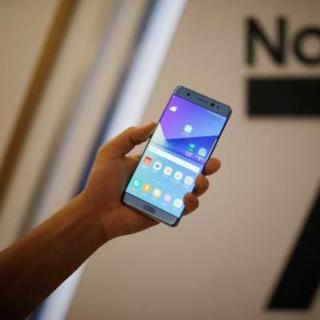 《双语新闻》三星召回中国大陆地区全部约19万台Note7手机