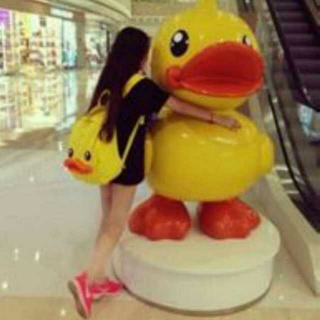 对面女孩看过来