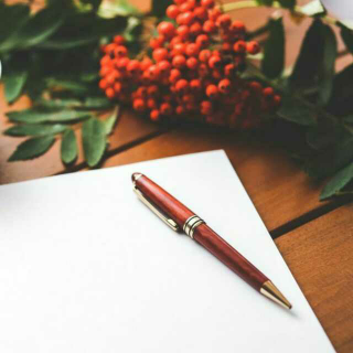用钢笔，给某个特别的人写信