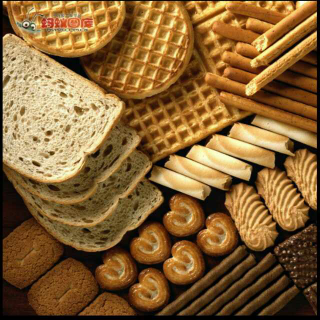 【多彩的生活】为什么面包放久了会变硬，而饼干放久了会变软？