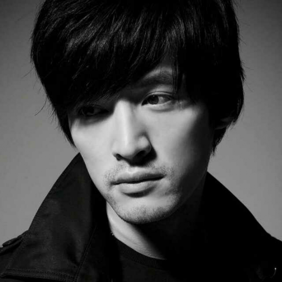 照镜子——胡歌