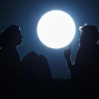 "今晚，请不要遮住我的眼，我要看超级月亮"