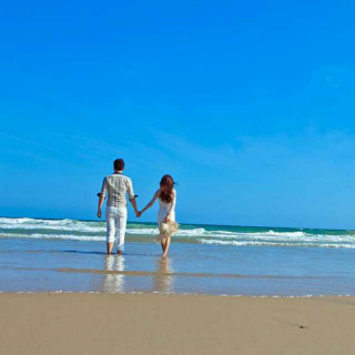 爱是灵魂的沙岸之间，流动的海——纪伯伦《论婚姻》