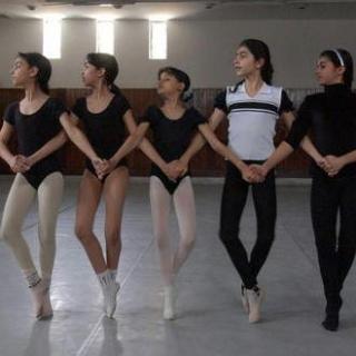 不管学什么舞，先进行芭蕾训练吧