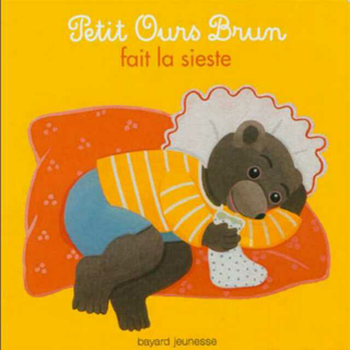 petit ours brun fait la sieste（小棕熊睡午觉）