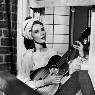 【Moon River】——Audrey Hepbur