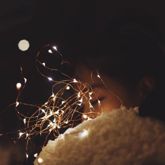 《疗伤深夜里的自己》