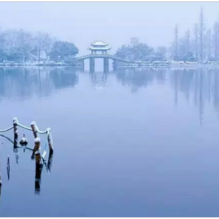 天在下雨我在想你