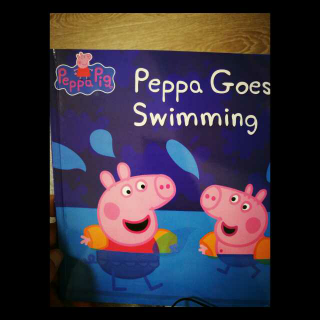 （讲绘本粉猪）_peppa goes swimming