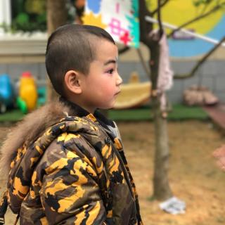 王勃:人不轻狂枉少年