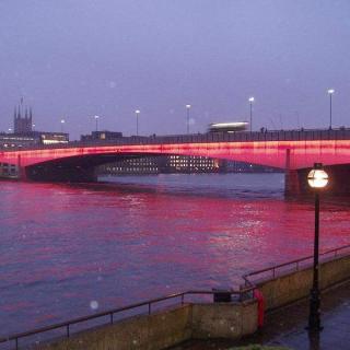 London Bridge is falling down 