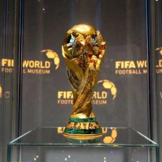 世界杯预选和C罗神奇雕像